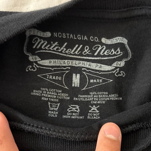 Size M - Mitchell & Ness Raptors Vince Carter Graphic Tee - Picture 5 of 5